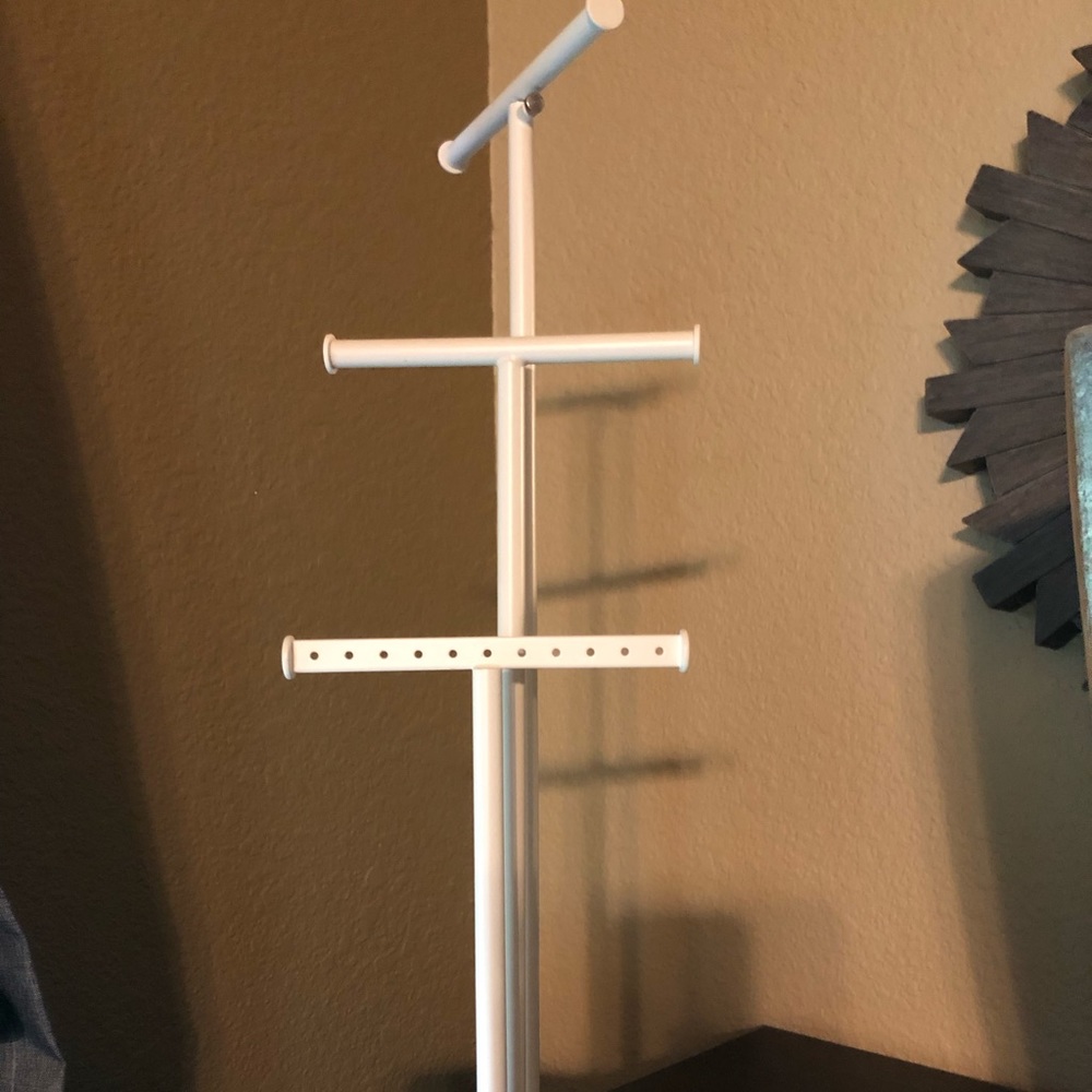 Necklace holder